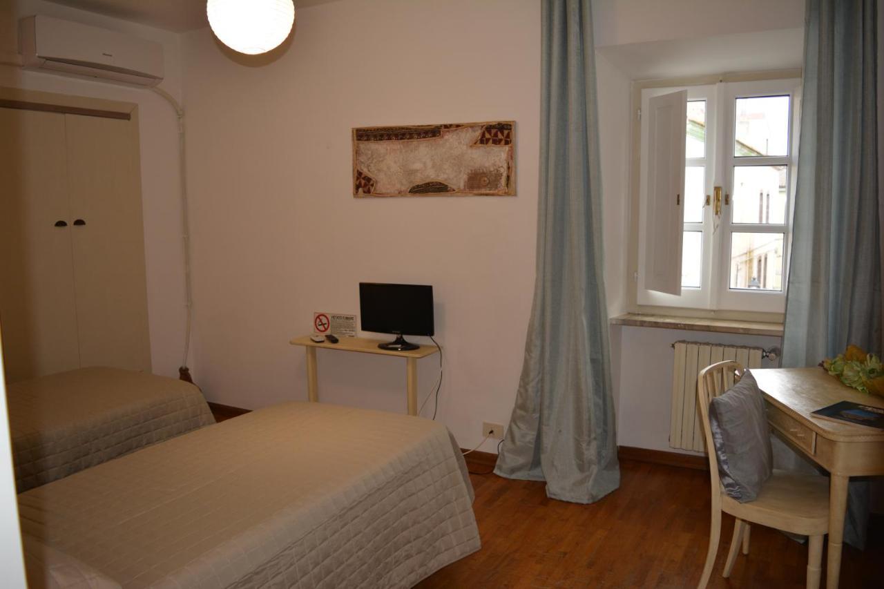 Olaspri Oschiri Exteriör bild