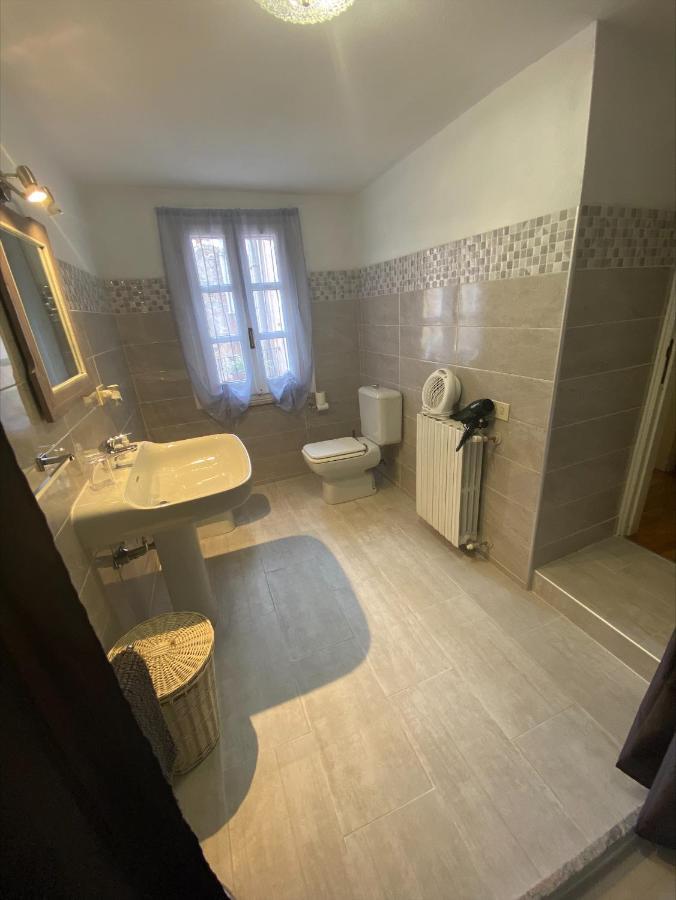 Olaspri Oschiri Exteriör bild